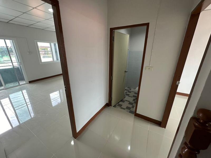 ขาย :ทาวน์เฮาส์ 2 ชั้น บ้านเนื้อที่ 18 ตรว  หมู่บ้านมารวย 1 ซอย 3 ถนนพหลโยธิน 54/1 แยก 4  15