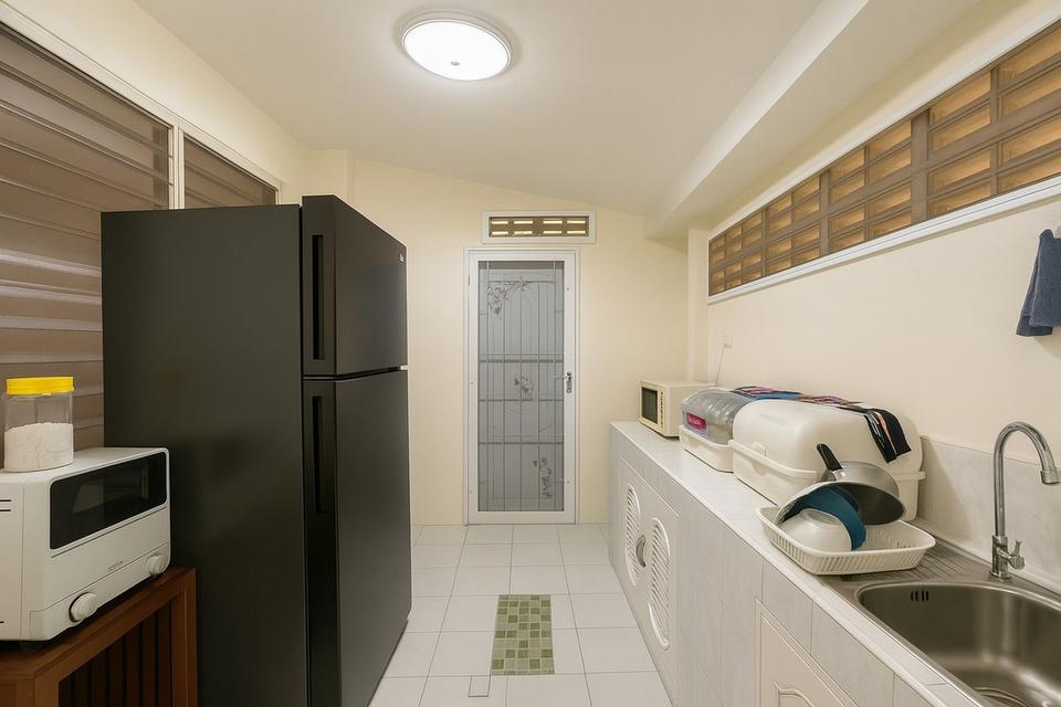 บ้านมือสอง น้ำไม่ท่วม ตั้งแต่ ปี 54 บ้านทาวน์เฮ้าส์ ร่มเกล้า ซอย 6 เนื้อที่ 34 วา บ้านสองชั้น ราคา 2.35 ต่ำกว่าราคาประเมิน 2.5 3