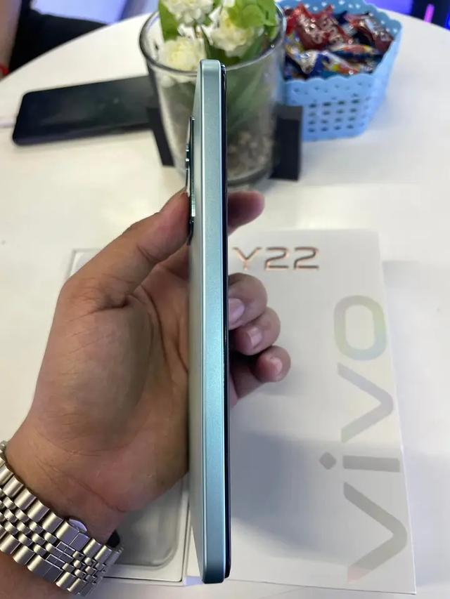 โทรศัพท์สวยๆราคาดี Vivo Y22 2