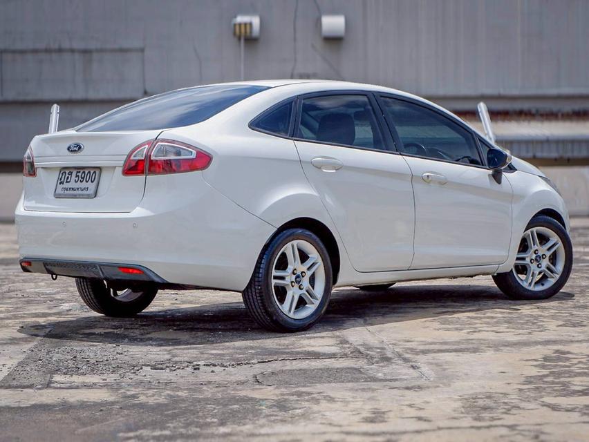 FORD FIESTA 1.6 SPORT โฉม 4Dr เกียร์ Auto สีขาว ปี2010