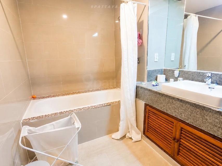 For Rent — Large Beachfront Condo at Goldensand Beachside Condominium, Pattaya 210sqm 3 bedrooms 3 bathrooms on 16th floor 12