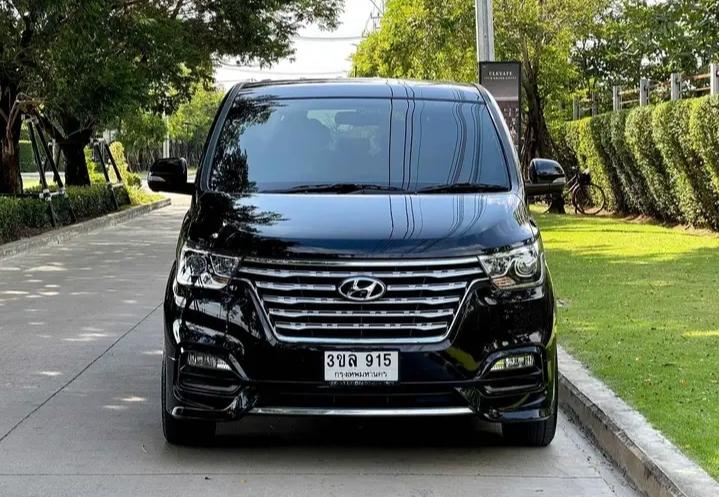 Hyundai Grand Starex สีดำ