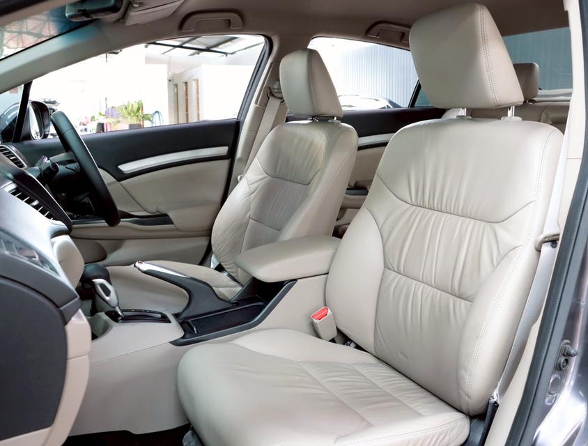 HONDA CIVIC FB 1.8 ES i-VTEC ปี2015ออพชั่นแน่นเต็มคัน ตัวท็อปสุดในรุ่น 10