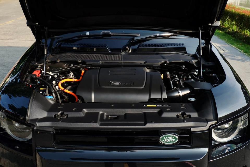 Defender (110) P400e 11