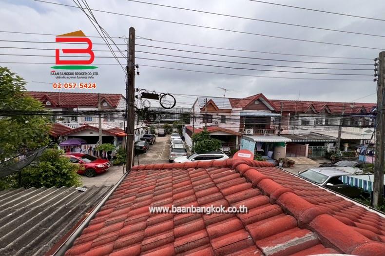 ทาวน์เฮาส์ หมู่บ้าน ฉัตรณรงค์วิลล่า 4 (ซอยเปียร์นนท์) เนื้อที่ 16 ตรว. ถ.ลำลูกกา คลอง3 ต.คูคต อ.ลำลูกกา จ.ปทุมธานี 9