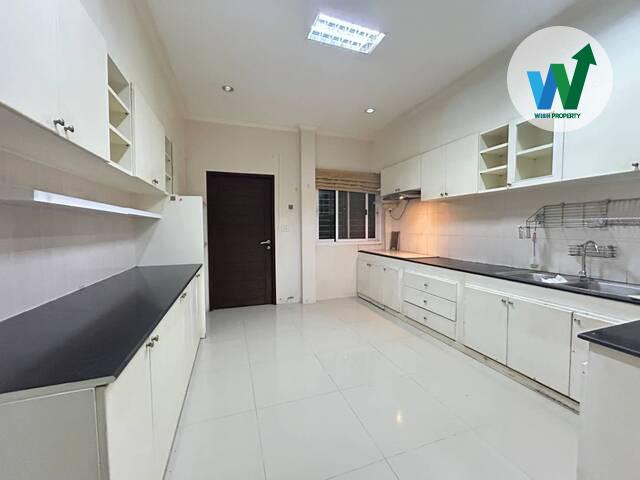 ขายบ้านขนาดครอบครัวใหญ่ 2 ชั้นพร้อมเข้าอยู่ได้เลยมีของแถมมีแอร์ เฟอร์เจอร์ จัดสวน ถังน้ำ ปั้มน้ำ เครื่องทำน้ำอุ่น 7