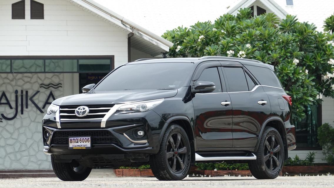 Toyota Fortuner 2.8 TRD Sportivo 2WD 2018 สีดำ