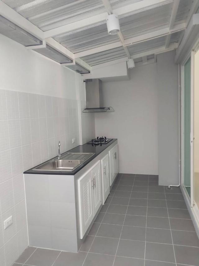 รับเหมา ต่อเติม โครงหลังคา กันสาด ห้องครัว เทพื้น ปูกระเบื้อง ครบวงจร 0950920028 รูปย่อยที่ 2