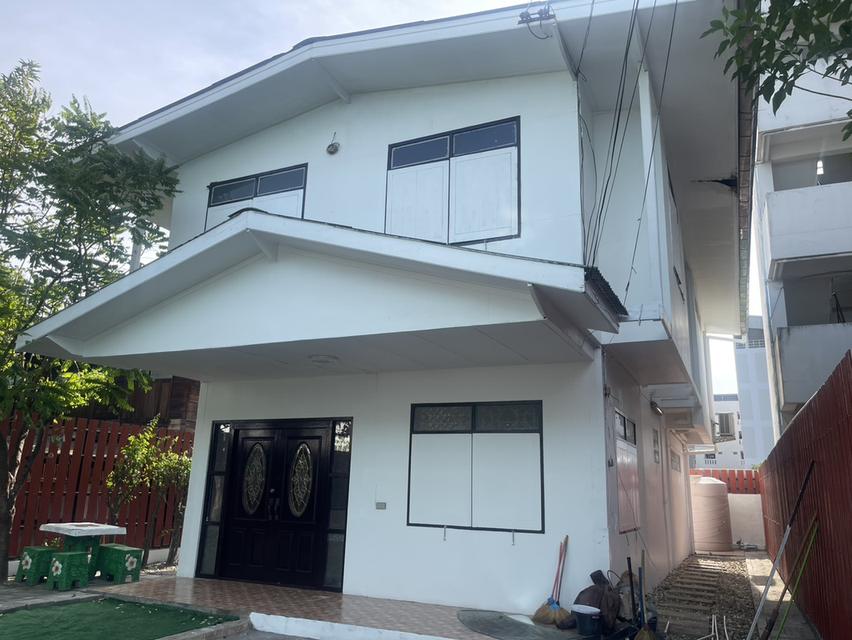 U1458 ให้เช่าบ้านเดี่ยว 2 ชั้น ย่านสุขุมวิท66/1 ใกล้บีทีเอสอุดมสุข บ้านมีเฟอร์บางส่วน ทำเลดีเดินทางสะดวกเข้าออกได้หลายทาง 1