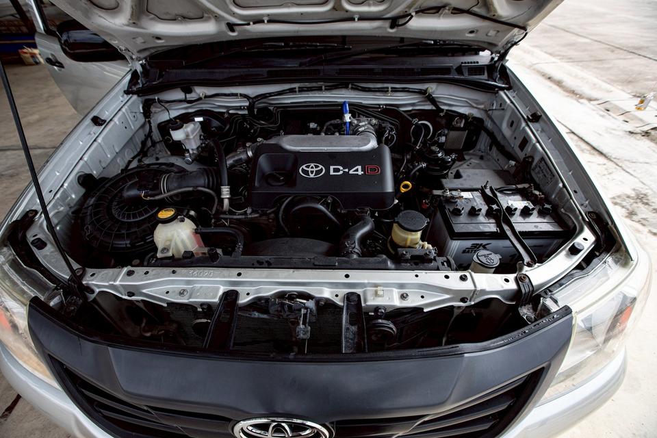 Toyota Vigo Champ Cab 2.5J ดีเซล เกียร์ธรรมดา ปี 2011 สีเทา มือเดียวป้ายแดง 11