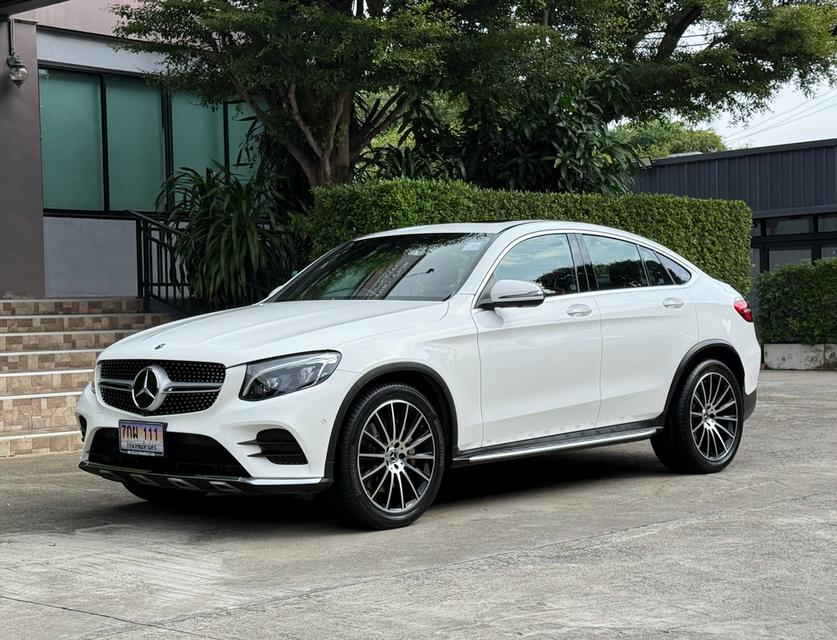 2020 BENZ GLC 250 COUPE AMG รถมือเดียวออกป้ายแดง รถวิ่งน้อย เข้าศูนย์ทุกระยะ รถไม่เคยมีอุบัติเหตุครับ