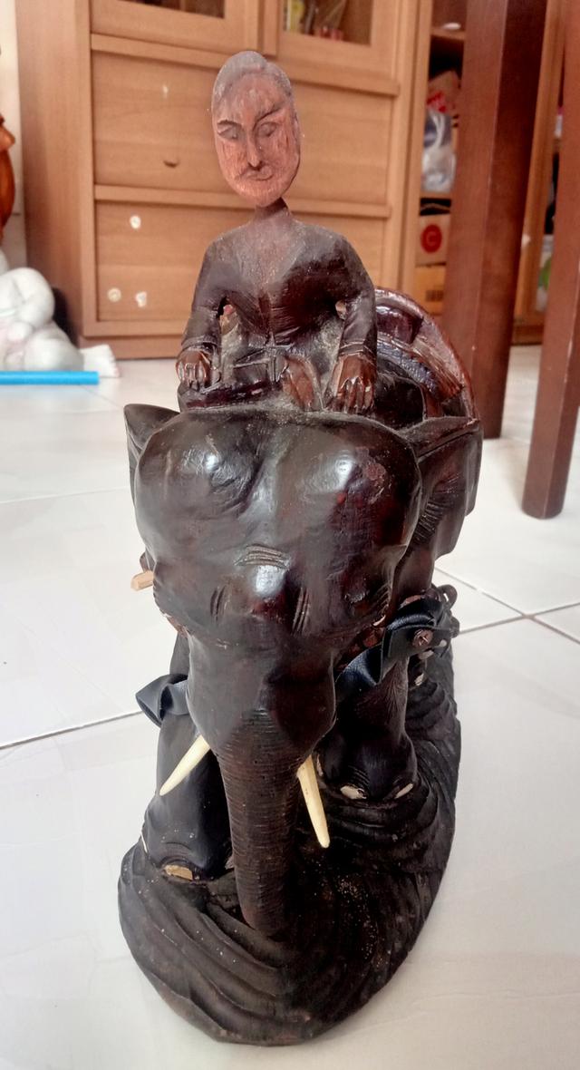ช้างไม้สักลากซุง