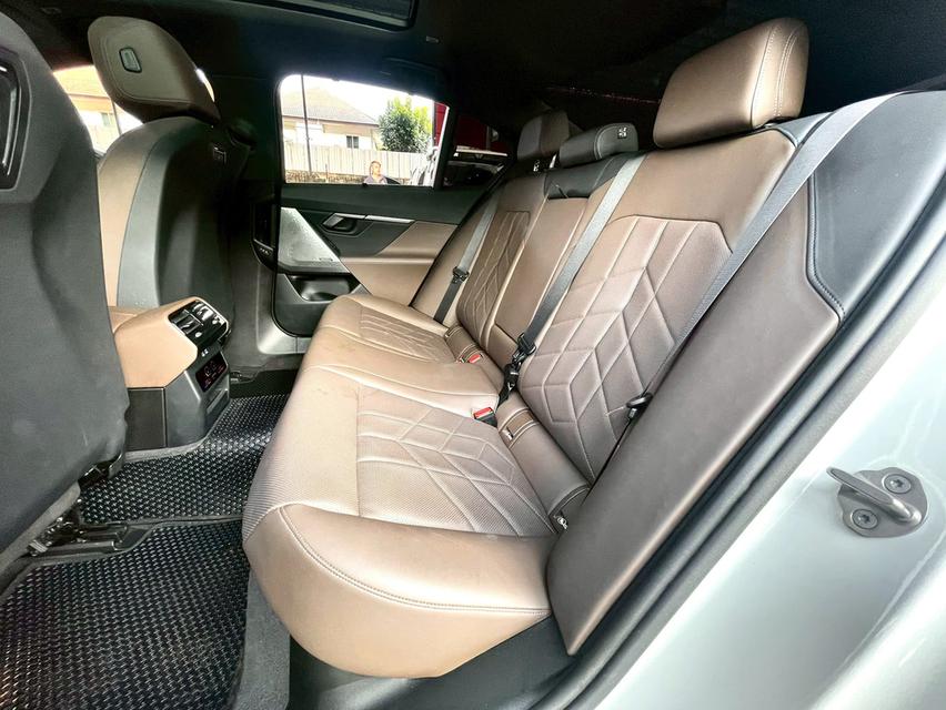 BMW i5 edrive 40 Msport ปี23 15