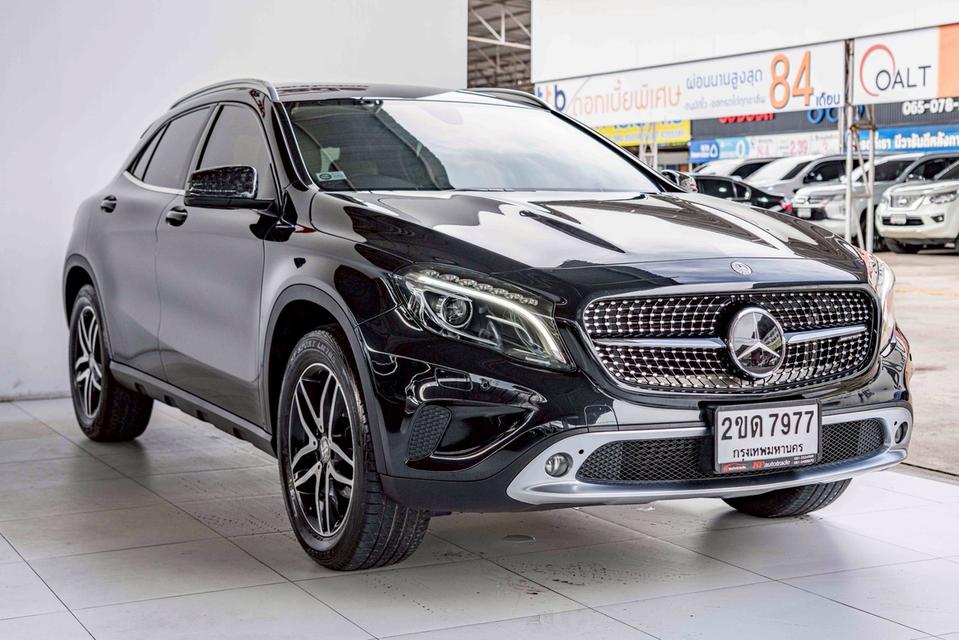 รหัสรถ NP7977 BENZ GLA200 1.6 2017
