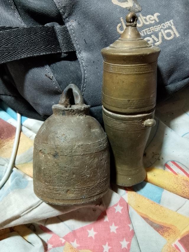 ระฆังและเซี่ยนหมากพลูเนื้อทองคำโบราณ