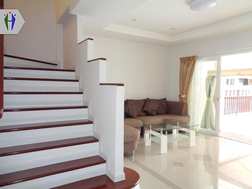 ให้เช่า เดอะ กรีน ลีฟวิ่ง คอนโด 10,000 บาท •	ขนาด 50 ตารางเมตร •	1ห้องนอน 1ห้องน้ำ ห้องนั่งเล่น •	โซฟา, ทีวี,เครื่องปรับอากาศ •	ระเบียง •	สระว่ายน้ำแล 4