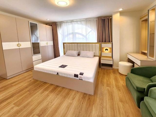 บ้านเดี่ยวหรู 2 ชั้นหลังมุม 95ตร.วา. ให้เช่าคฤหาสน์ 5 นอน ตลาดเพชรโพธิ์แจ้ 1.9 กม.บางน้ำจืด พระราม2-เอกชัย 300ตร.ม. ขนาด 2