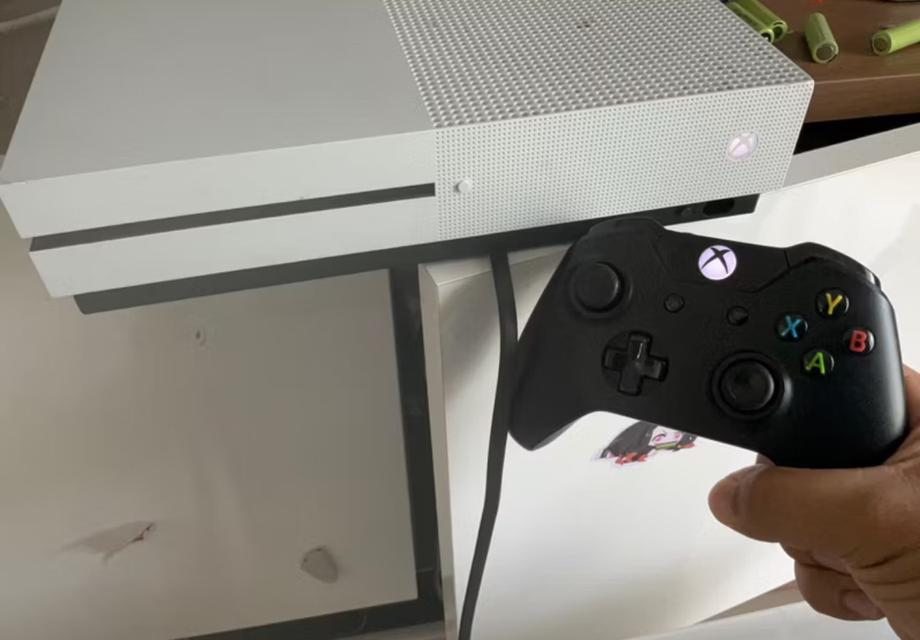 เครื่องเล่นเกม Xbox One S มือสอง
