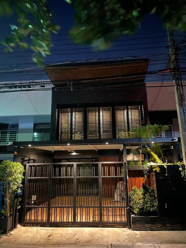 ให้เช่า ทาวน์โฮมหรู 2 ชั้น / สำนักงานออฟฟิตใจกลางรามคำแหง. 1