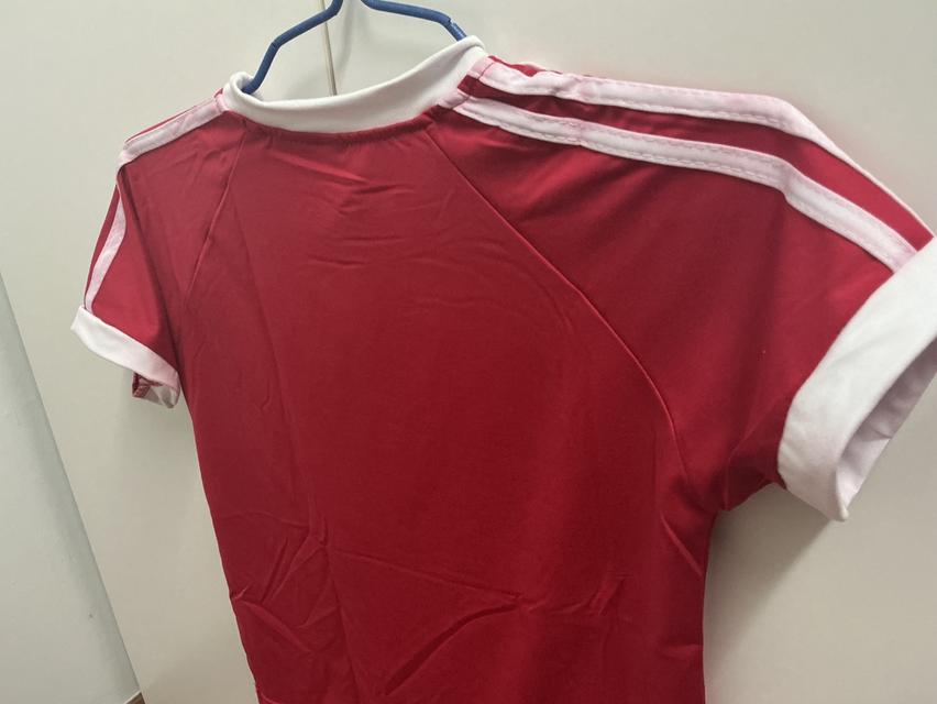 เสื้อยืดแขนสั้นสามแถบ 2
