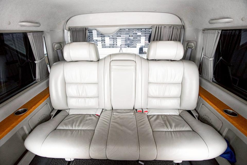 TOYOTA VENTURY 2.7 MAJESTY 2009  7