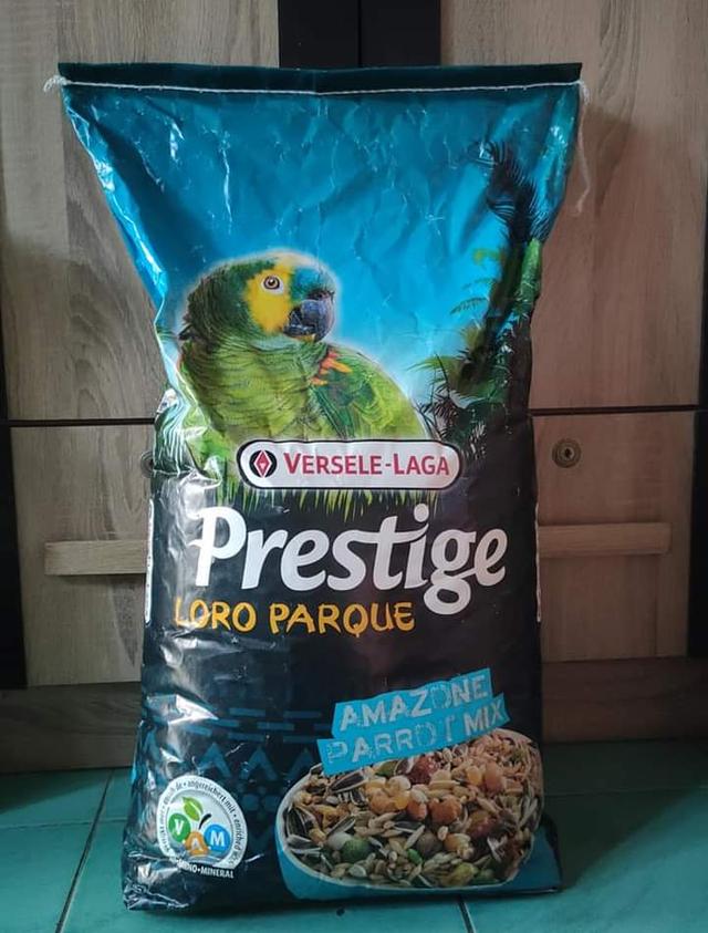 Prestige Amazon Parrot Loro Parqie Mix 1