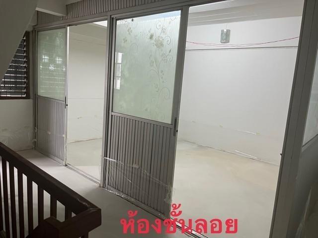 PB5437 ให้เช่าอาคารพาณิชย์ ริมถนนย่านลาดพร้าววังหิน ลาดพร้าวโชคชัย4 ตึกรีโนเวทใหม่