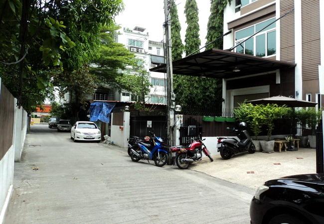 ขายทาวน์เฮ้าส์ ทาวน์อินทาวน์ ถนนประดิษฐ์มนูธรรม เนื้อที่ 41 ตร.ว. 4 ชั้น 3 นอน 4 น้ำ พร้อมอยู่ 2