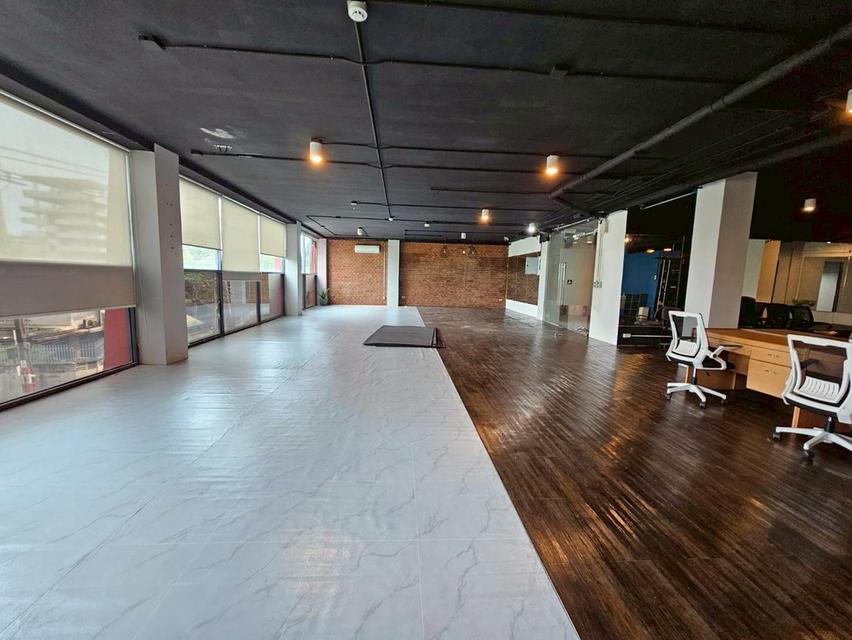 พื้นที่ให้เช่า ทำสตูดิโอสอนเต้น โยคะ ร้านนวด สปา เอกมัย22 9