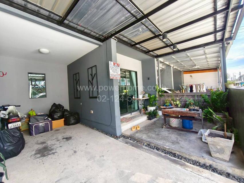 หมู่บ้านเมททาวน์ (ปทุม-ติวานนท์) ซอย 4 ใกล้เทศบาลบางหลวง ถนนปทุมสายใน ต.บ้านฉาง อ.เมืองปทุมธานี จ.ปทุมธานี