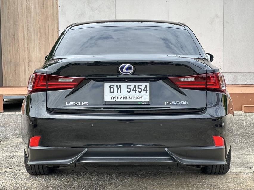 LEXUS IS 300h (2015)