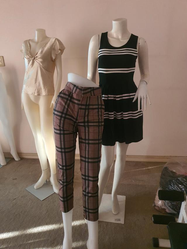 ขายเสื้อผ้าผู้หญิงมือหนึ่งราคาถูก รูปย่อยที่ 2