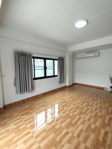 ให้เช่าบ้านเดี่ยว2ชั้น60ตร.วย่านโชคชัย4ลาดพร้าวลาดพร้าววังหินเสนานิคม เหมาะอยู่อาศัยและทำโฮมออฟฟิศใกล้MRTโชคชัย4ที่จอดรถ 5 คัน 2