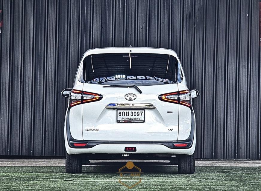 รถยนต์ toyota sienta 3