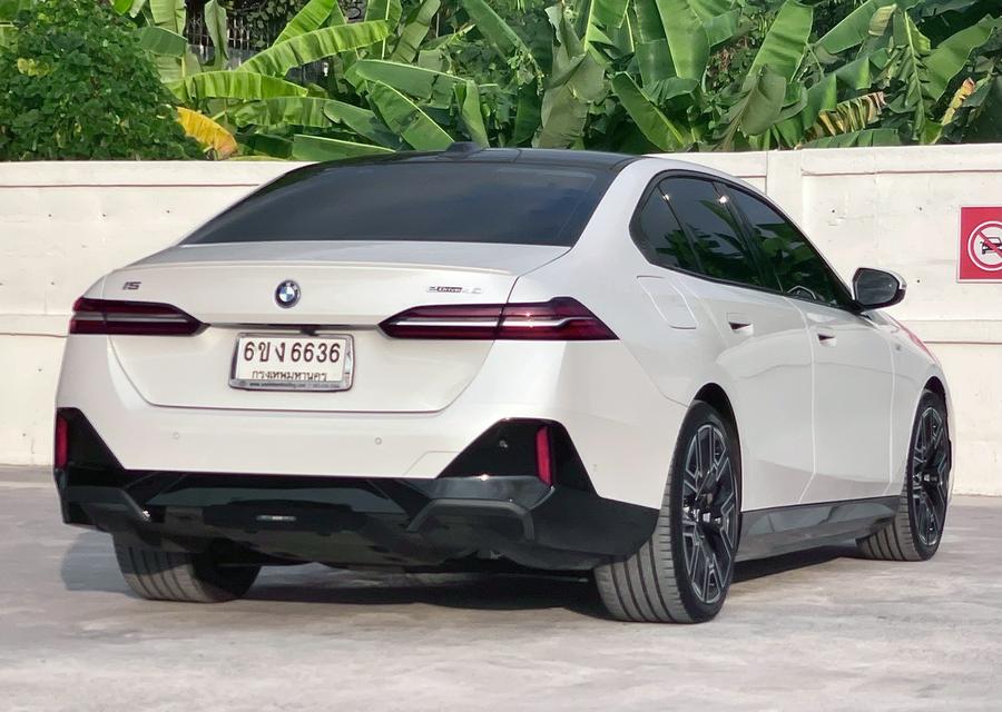 BMW i5 edrive 40 Msport ปี23 6