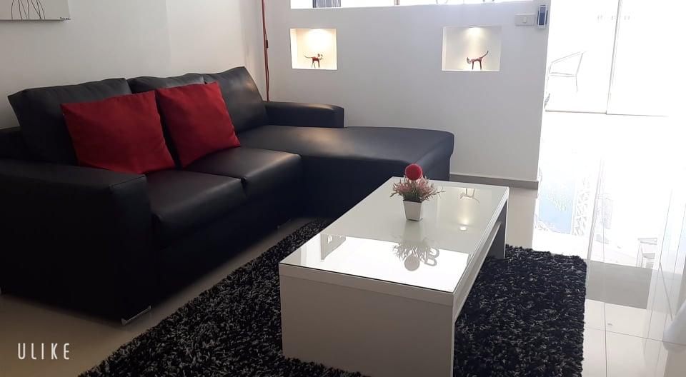 ✨ ให้เช่าคอนโดทำเลทองย่านเศรษฐกิจ วิวสวย ห้องกว้างเป็นส่วนตัว เฟอร์ครบ พร้อมคลับเฮ้าส์ สระว่ายน้ำ และระบบรักษาความปลอดภัย 24 ชม. ใกล้ตลาดและห้าง 9