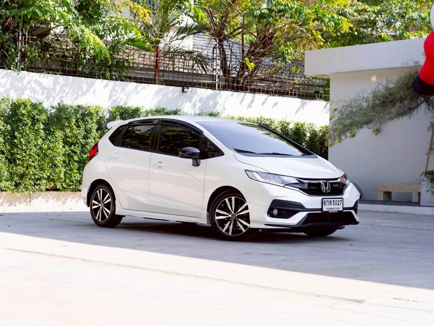 Honda Jazz 1.5RS + ปี 2017 ♨️ #ประกันเครื่องเกียร์3ปี3หมื่นkm♨️