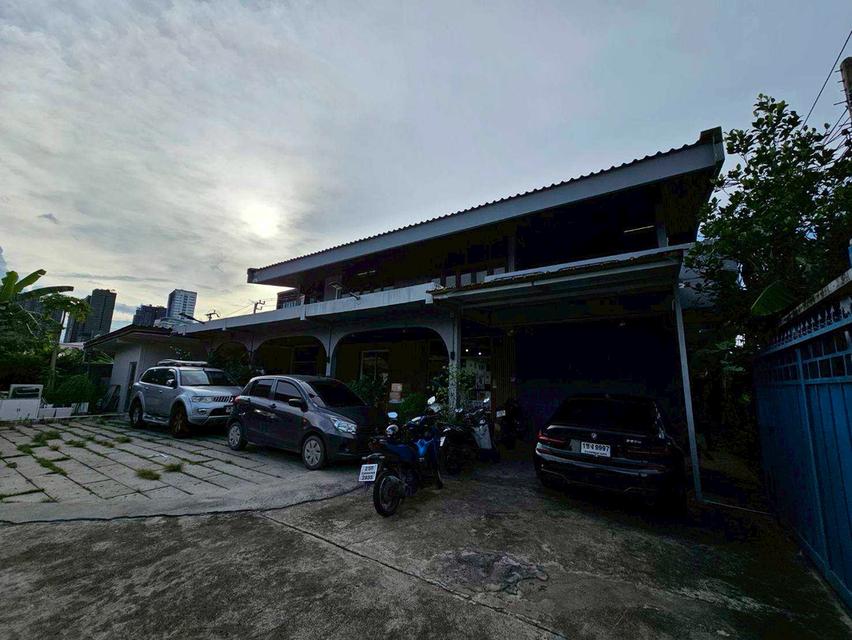 ให้เช่าบ้านสวน 2 ชั้นกลางเมือง บรรยากาศร่มรื่น เป็นส่วนตัว ใกล้รถไฟฟ้า เหมาะสำหรับอยู่อาศัย ทำคาเฟ่ หรือเปิดร้านอาหาร ใกล้เซ็นทรัลลาดพร้าว 2