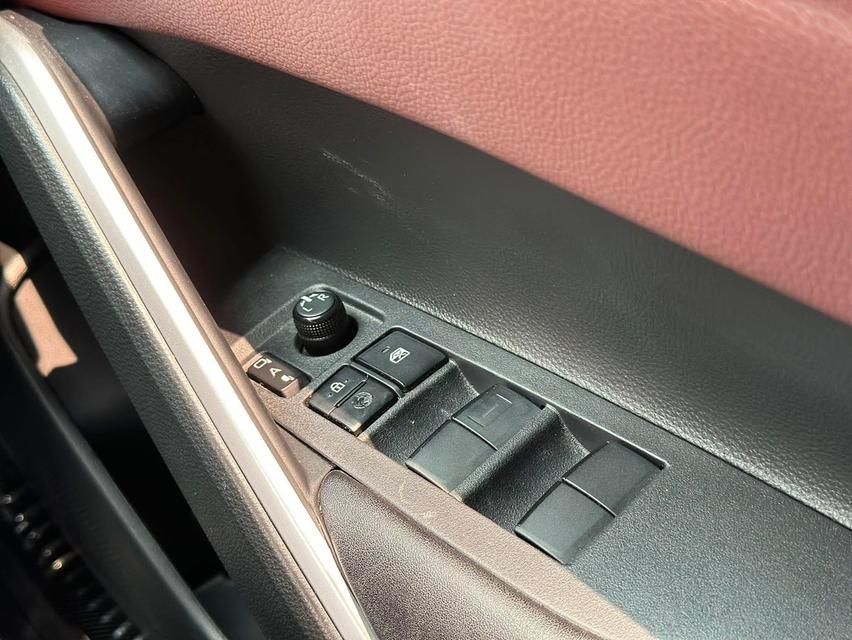 รหัสรถ QT2126 🚘  Toyota Corolla Cross 1.8HV PREMIUM SAFETY สีดำปี 2021 13