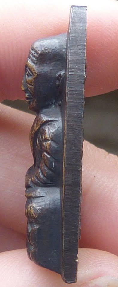 หลวงปู่ทวดพิมพ์ใหญ่หลังหนังสือ รูปที่ 5