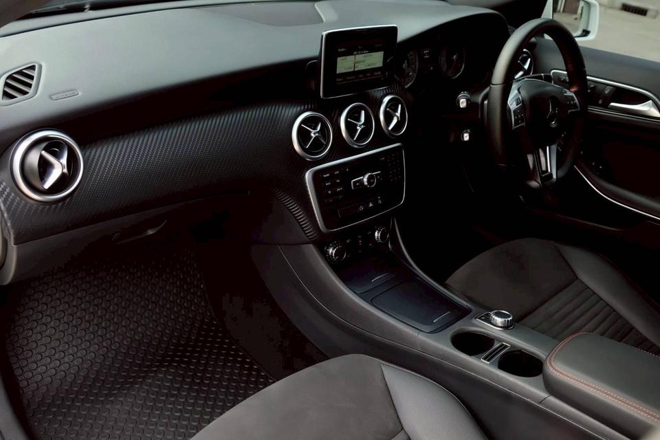 ด่วน Mercedes Benz A180 AMG Dynamic ปี 2016 รถหรูสภาพสวยๆ ราคาประหยัด 9