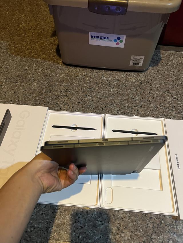 ขายSamsungTabS9PlusสีGray256กิ๊กสูนTrueยกกล่องจอสวยกริปถูกๆใช้งานดี รูปที่ 4
