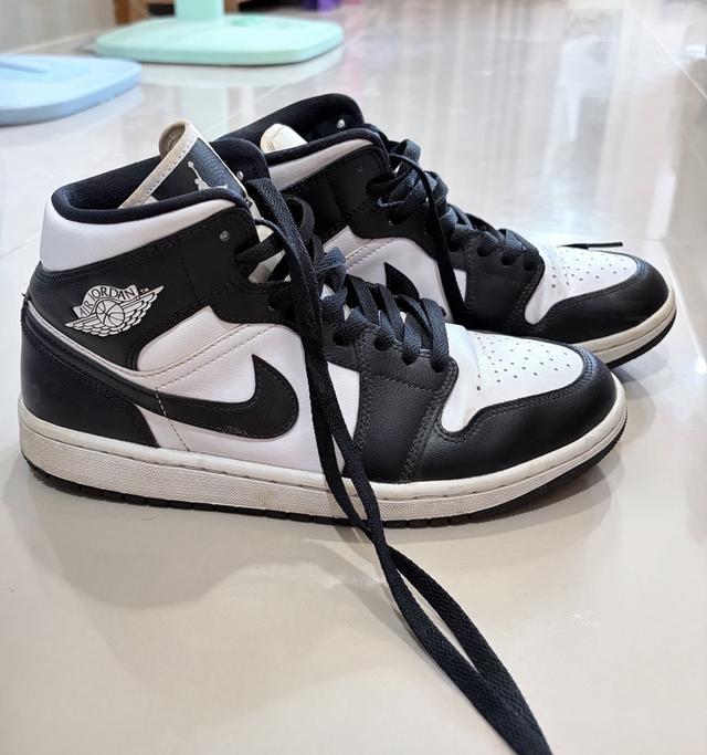 รองเท้าไนกี้รุ่น Air Jordan 1 Mid BIack/White