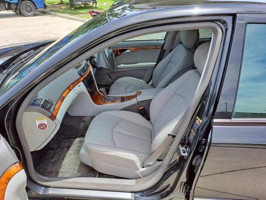 BENZ  E200  W211 NGT โรงงาน ปี 2009  รถสภาพสวยเดิมๆไม่มีอุบัติเหตุ ติดแก๊สจากโรงงาน 13