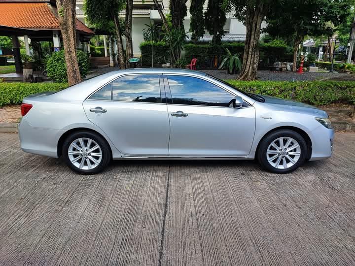 Toyota Camry ปี 2012 สีเทา 3