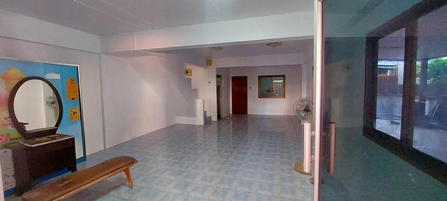 ขายบ้านห้วยกะปิเมืองชลบุรี ขายบ้านแฝด 2 ชั้น หมู่บ้านรุ่งอรุณเนื้อที่ 40 ตารางวา 3 ห้องนอน 2 ห้องน้ำ 2