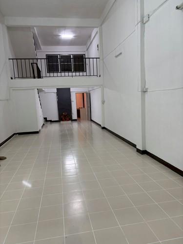 U1392 ให้เช่าอาคารพาณิชย์ 3 ชั้น ถนนเสรีไทย บ้านเปล่า ทำเลดีเดินทางสะดวกเข้าออกได้หลายทาง 6