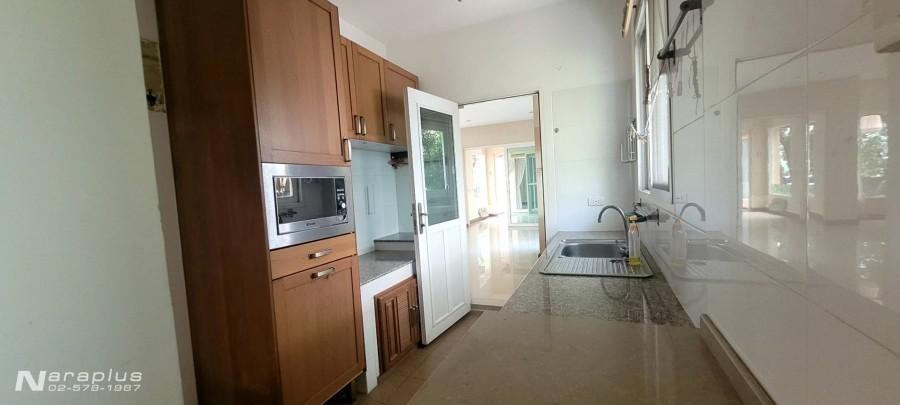 69030160 : ขายบ้านเดี่ยว 2 ชั้น หลังมุม สไตล์โมเดิร์น 4 ห้องนอน พร้อมเรือนรับรอง บนที่ดินขนาด 91.9 ตร.ว. หมู่บ้านวรารมย์ พรีเมี่ยม วัชรพล-จตุโชติ กรุ 13