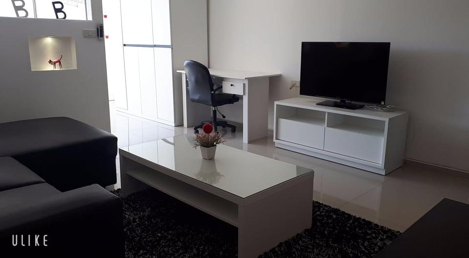 ✨ ให้เช่าคอนโดทำเลทองย่านเศรษฐกิจ วิวสวย ห้องกว้างเป็นส่วนตัว เฟอร์ครบ พร้อมคลับเฮ้าส์ สระว่ายน้ำ และระบบรักษาความปลอดภัย 24 ชม. ใกล้ตลาดและห้าง 8