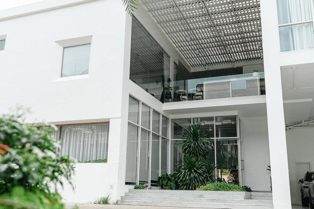 ให้เช่า อาคาร สำนักงาน พร้อมใช้งาน ซอยศรีนครินทร์ 5 เฟอร์นิเจอร์ อุปกรณ์สำนักงานครบ ใกล้รถไฟฟ้าสถานีศรีกรีฑา เดินทางสะดว 2